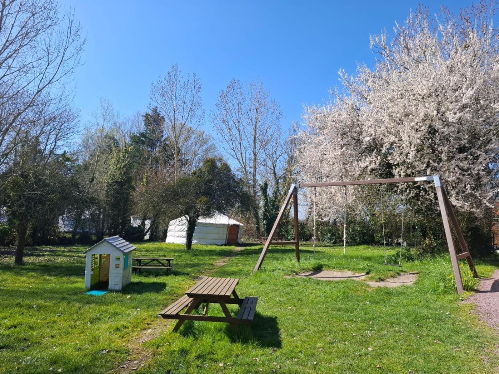Le Village Insolite Yourte Et Roulotte Saint-Benoit-des-Ondes Εξωτερικό φωτογραφία